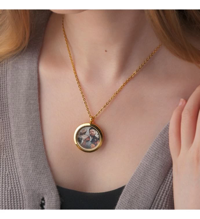 Women's Round Glass Locket 6 Women's Round Glass Locket - Image 4