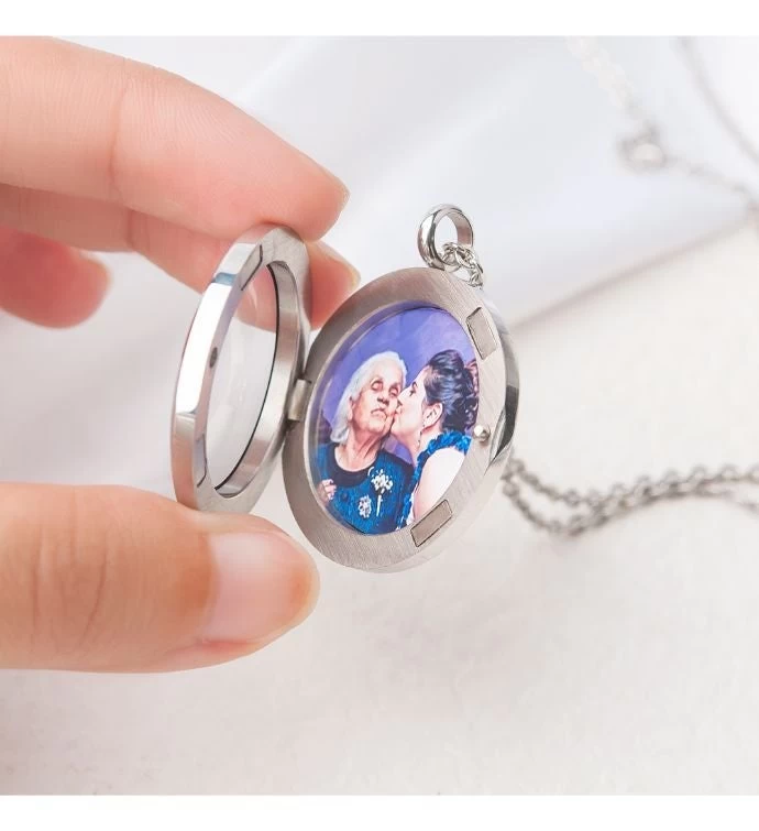 Women's Round Glass Locket 5 Women's Round Glass Locket - Image 3