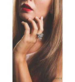 Rhodium Plated Ring /w Flower Bouquet Design & Crystals By Matashi -Gift Promotion Store mk016736alt view3c