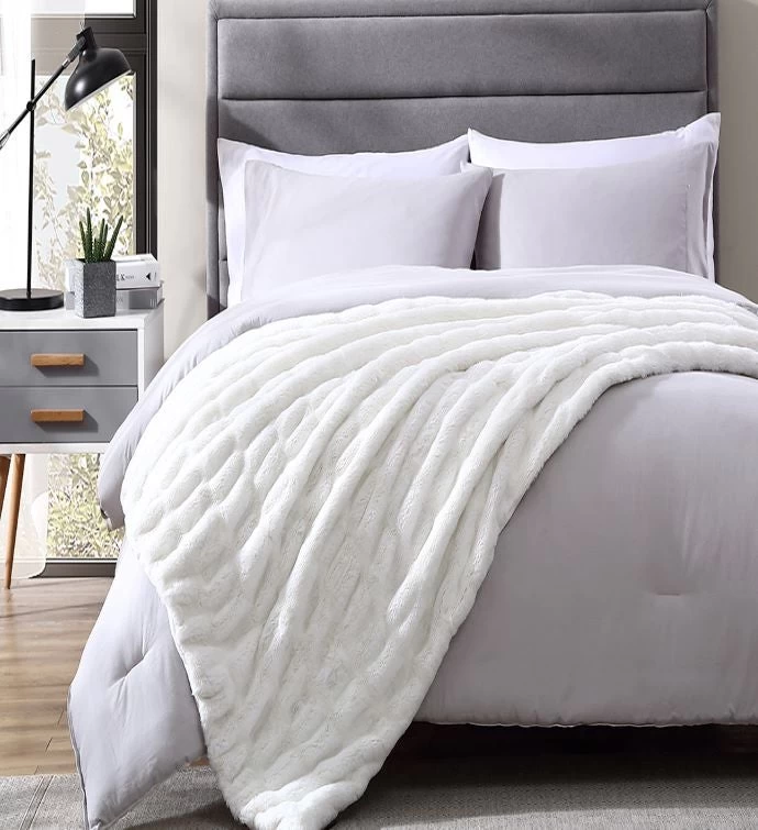 Juniper Faux Fur 50" X 70" Throw 5 Juniper Faux Fur 50" X 70" Throw - Image 3