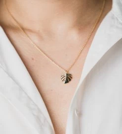 Variegated Monstera Albo Necklace 18k Gold -Gift Promotion Store mk017733alt viewc